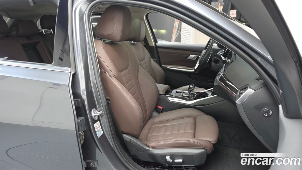 BMW 3-Series 320i Touring Luxury, 2022