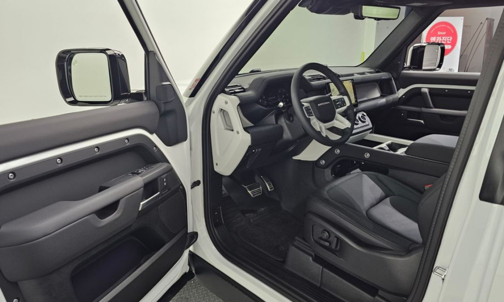 Land Rover Defender 90 D250 X-Dynamic SE, 2025