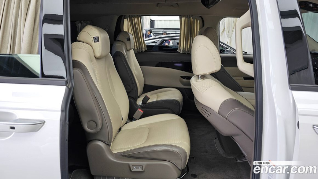Kia Carnival 9-Seater Hi-Limousine, 2022