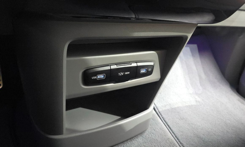 Hyundai Staria 2WD Camping Car, 2024