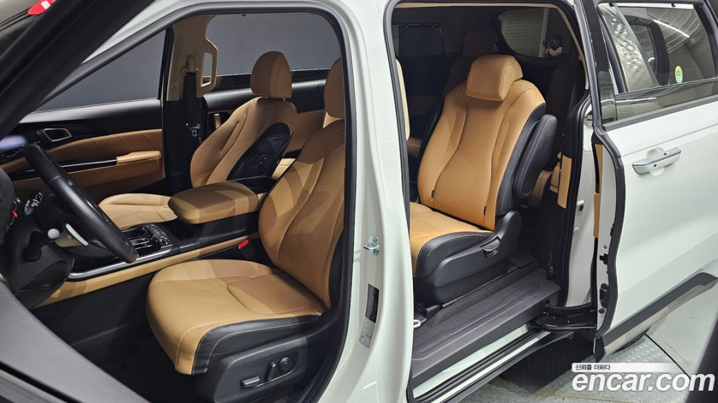 Kia Carnival 9-Seater Signature, 2023