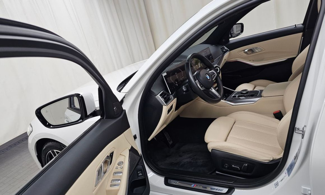 BMW 3-Series 320i M Sport, 2024
