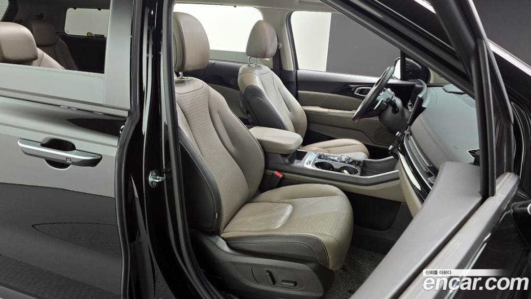 Kia Carnival 9-Seater Gravity, 2024