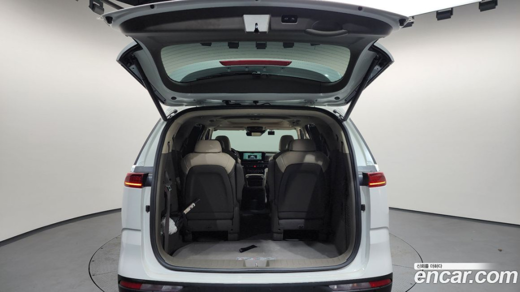 Kia Carnival 9-Seater Signature, 2023