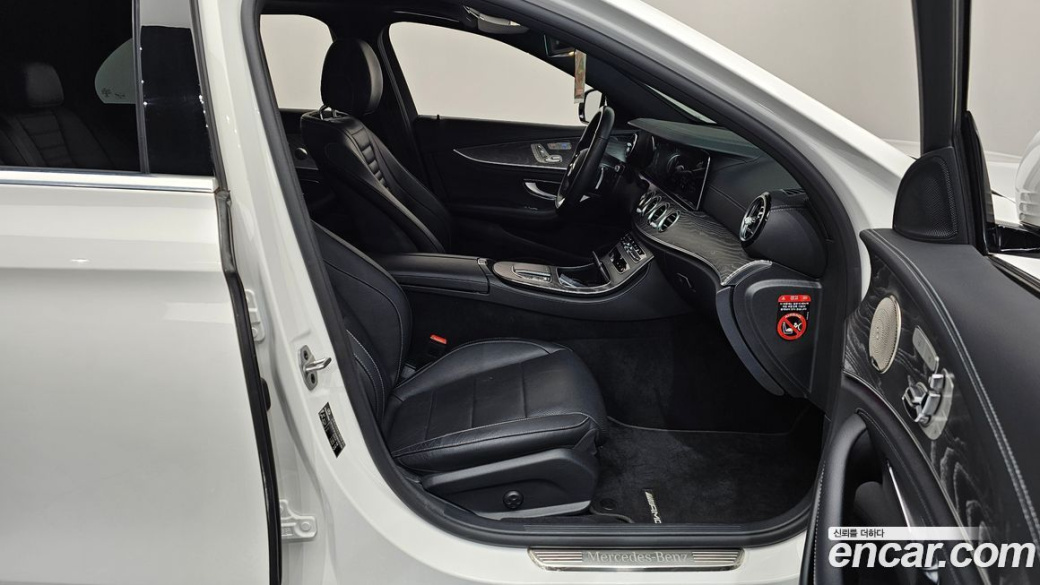 Mercedes-Benz E-Class E350 4MATIC AMG Line, 2022