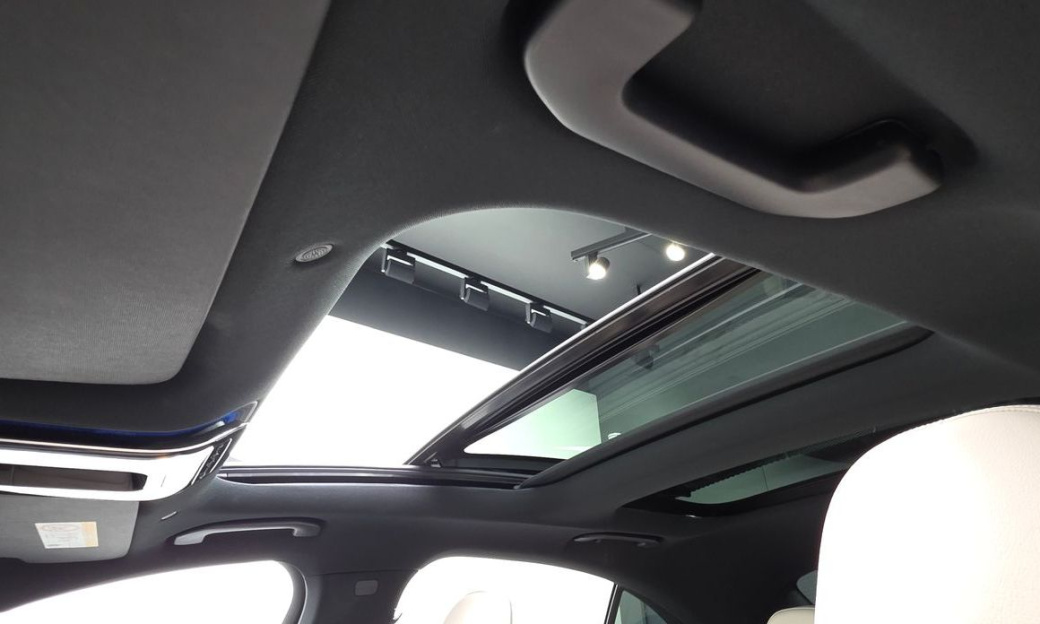 Mercedes-Benz E-Class E300 4MATIC AMG Line, 2025