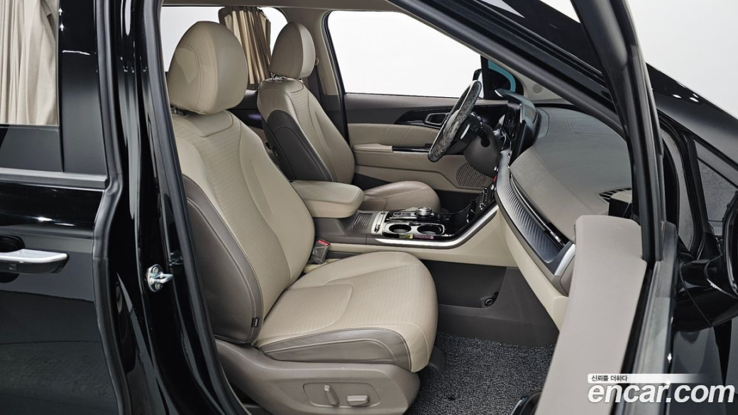 Kia Carnival 9-Seater Hi-Limousine, 2022