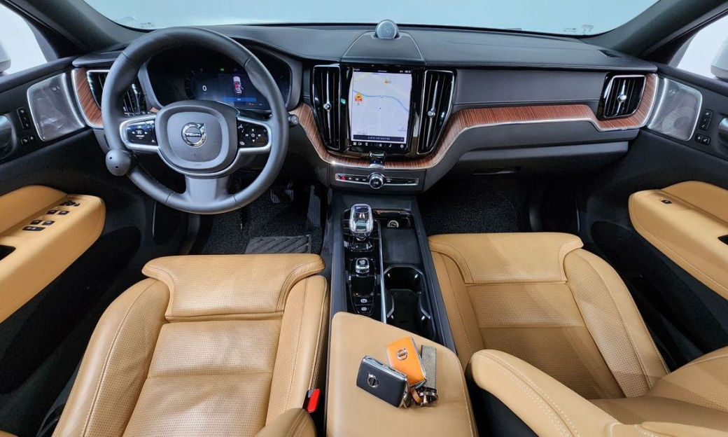 Volvo XC60 B5 Ultimate Bright, 2024