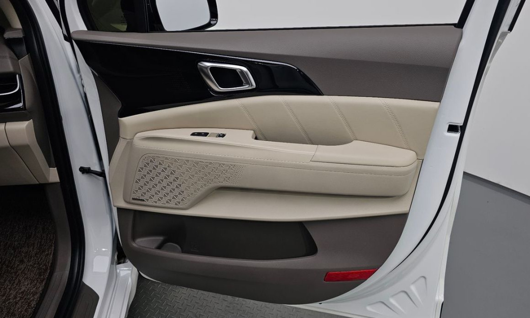 Kia Carnival 7-Seater Gravity, 2025