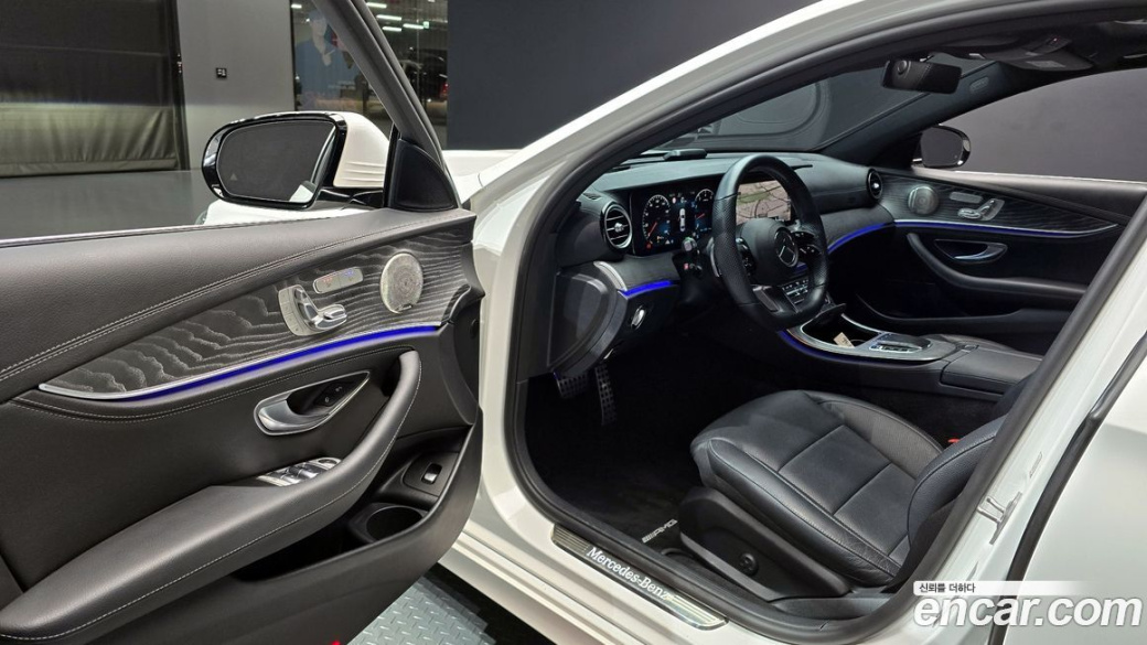 Mercedes-Benz E-Class E350 4MATIC AMG Line, 2022