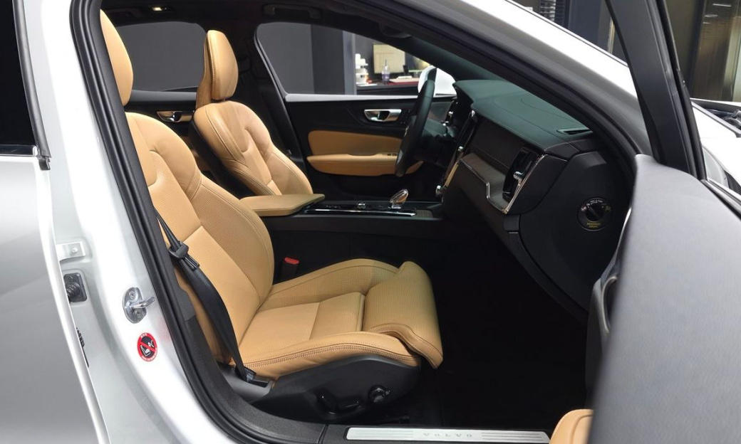 Volvo S60 B5 Ultimate Bright, 2024