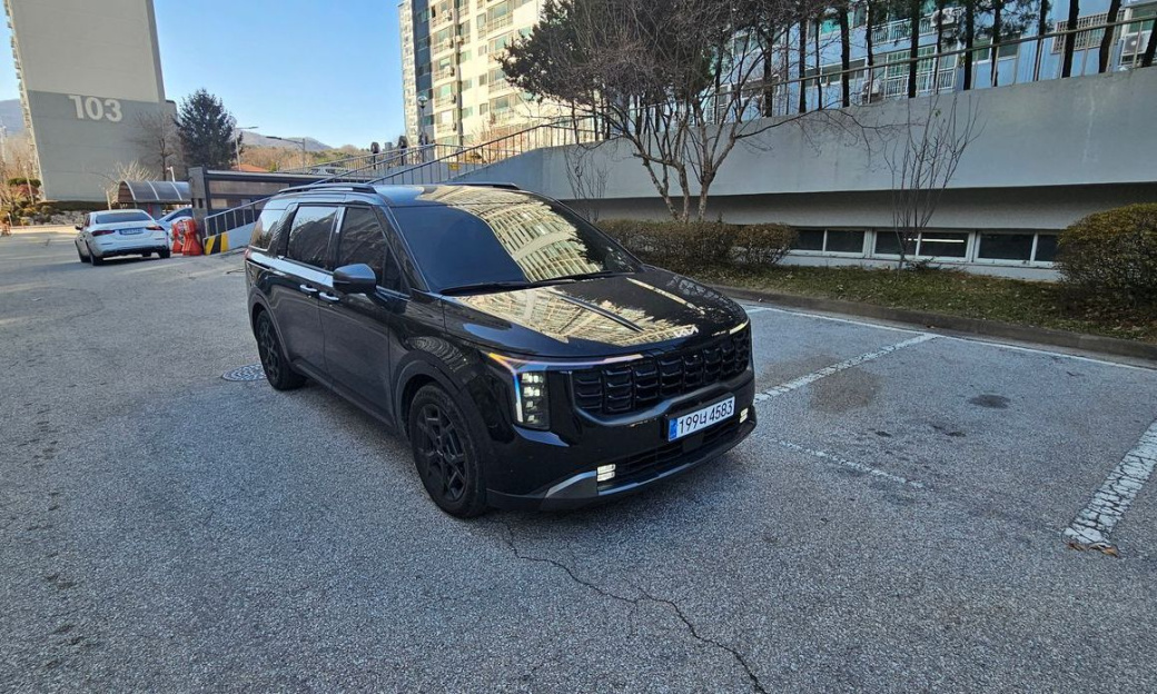 Kia Carnival 9-Seater Gravity, 2025