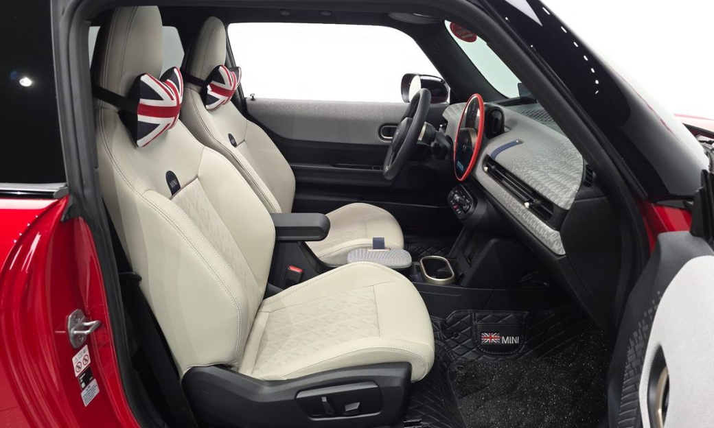 Mini Cooper Favoured, 2025