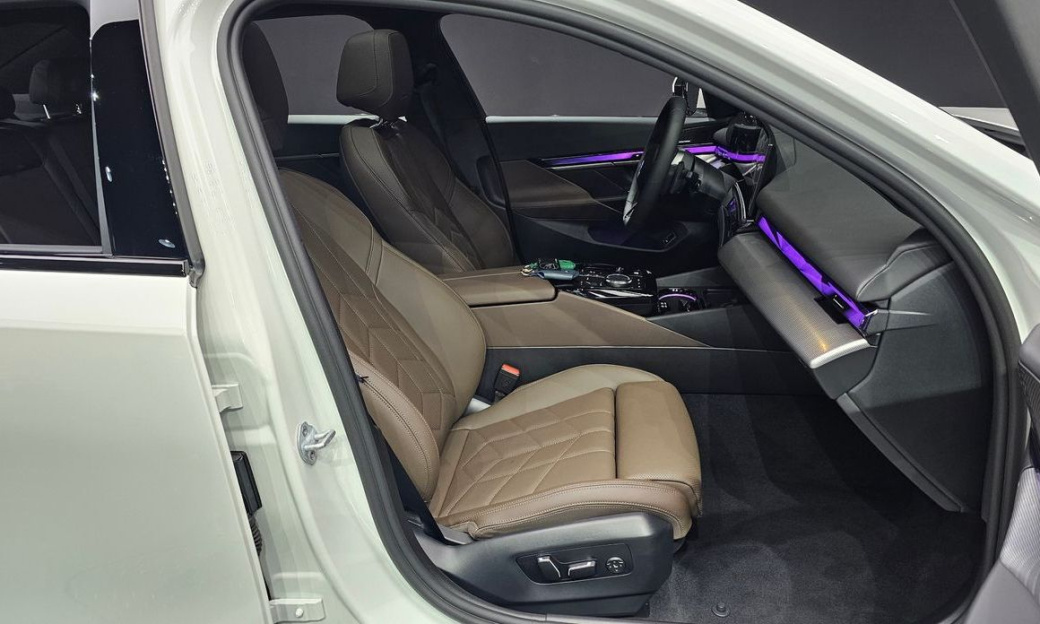 BMW 5-Series 520i M Sport, 2025