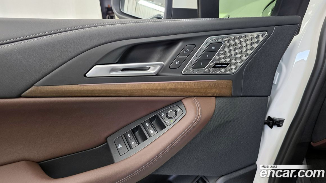 BMW 2-Series 220i Luxury, 2024