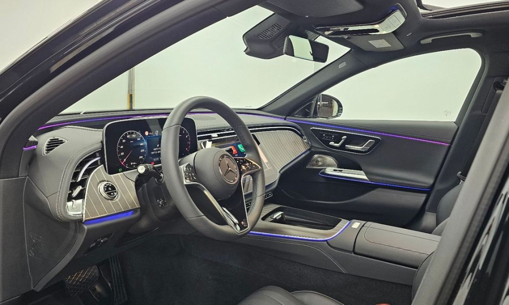 Mercedes-Benz E-Class E300 4MATIC Exclusive, 2025