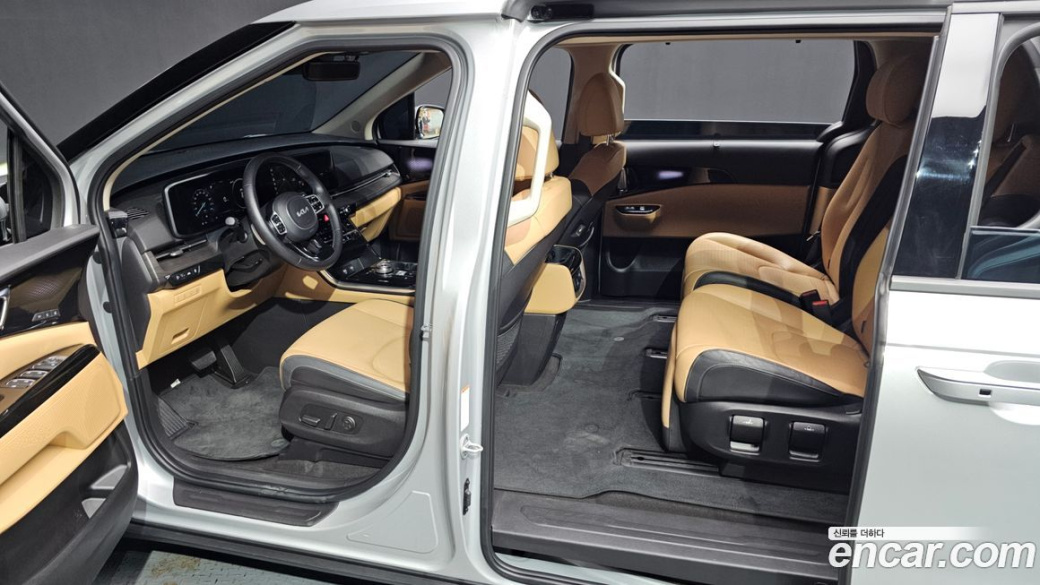 Kia Carnival 7-Seater Signature, 2023