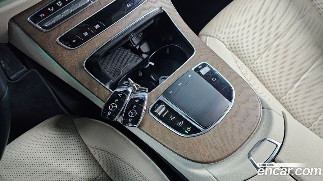 Mercedes-Benz E-Class E220d 4MATIC Exclusive, 2022