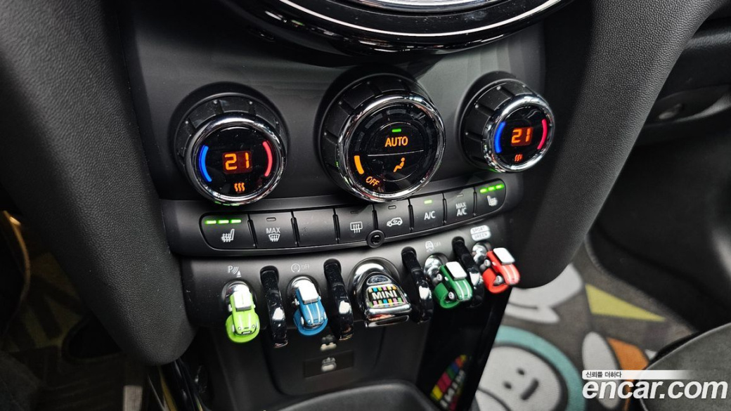 Mini Cooper Convertible JCW, 2024