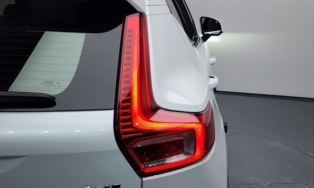 Volvo XC40 B4 Ultimate Bright, 2024