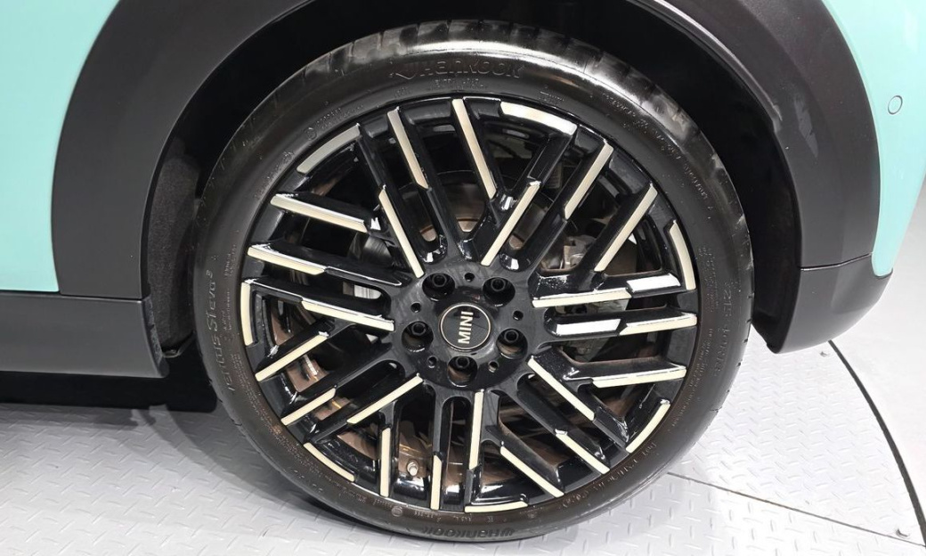 Mini Cooper Favoured, 2025