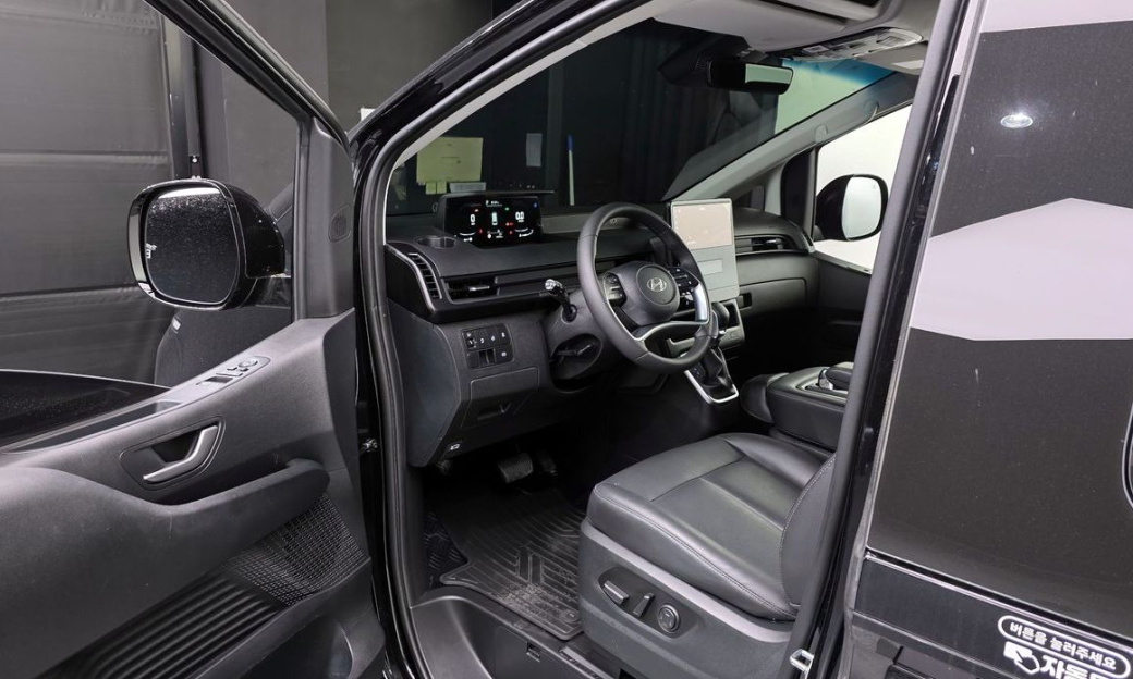 Hyundai Staria Tourer 9-Seater, 2025