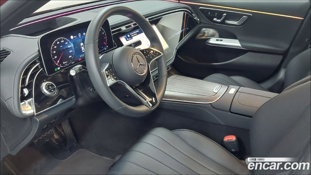 Mercedes-Benz E-Class E300 4MATIC Exclusive, 2025
