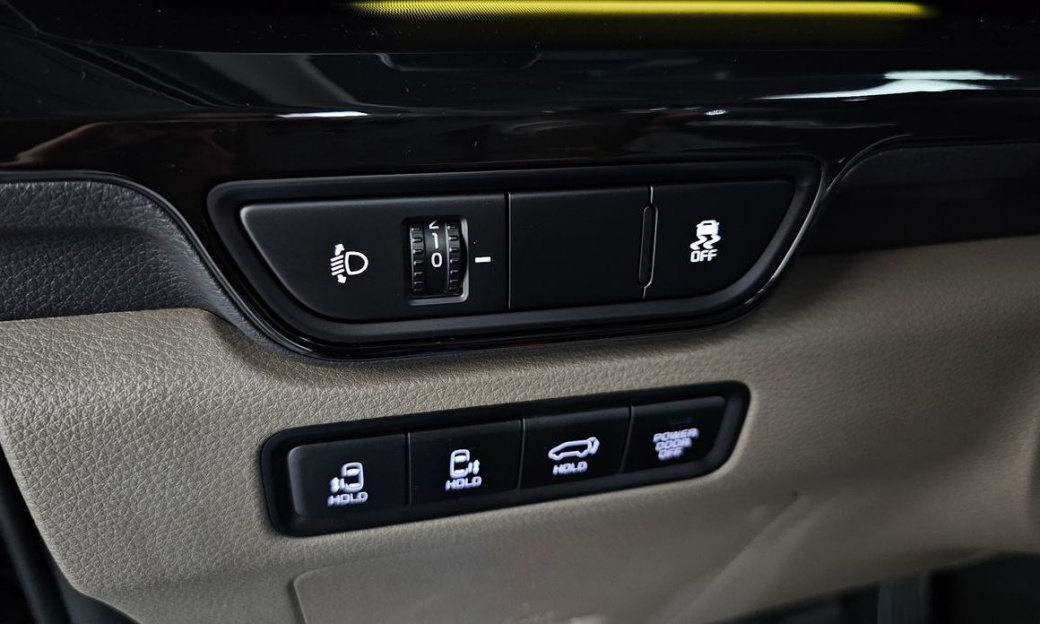 Kia Carnival 7-Seater Gravity, 2025