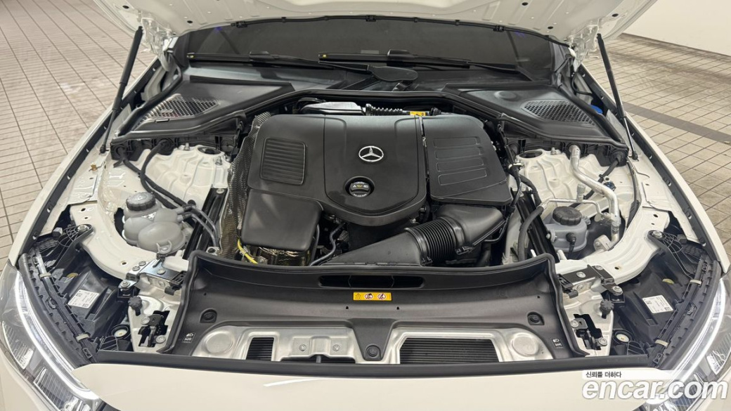 Mercedes-Benz E-Class E300 4MATIC Exclusive, 2025