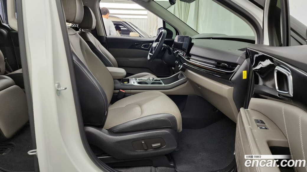 Kia Carnival 7-Seater Gravity, 2025