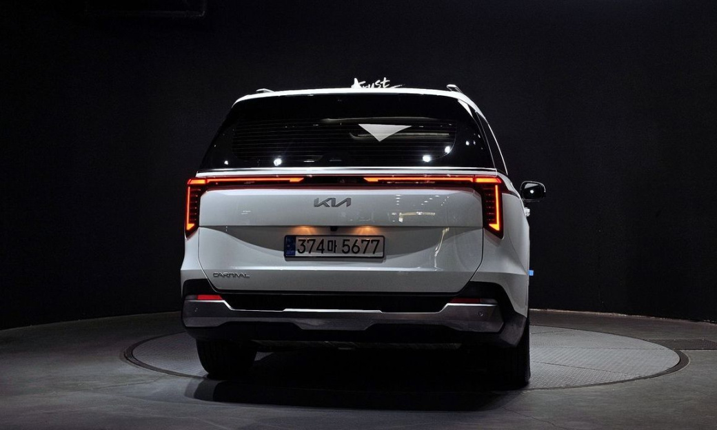Kia Carnival 9-Seater Signature, 2025