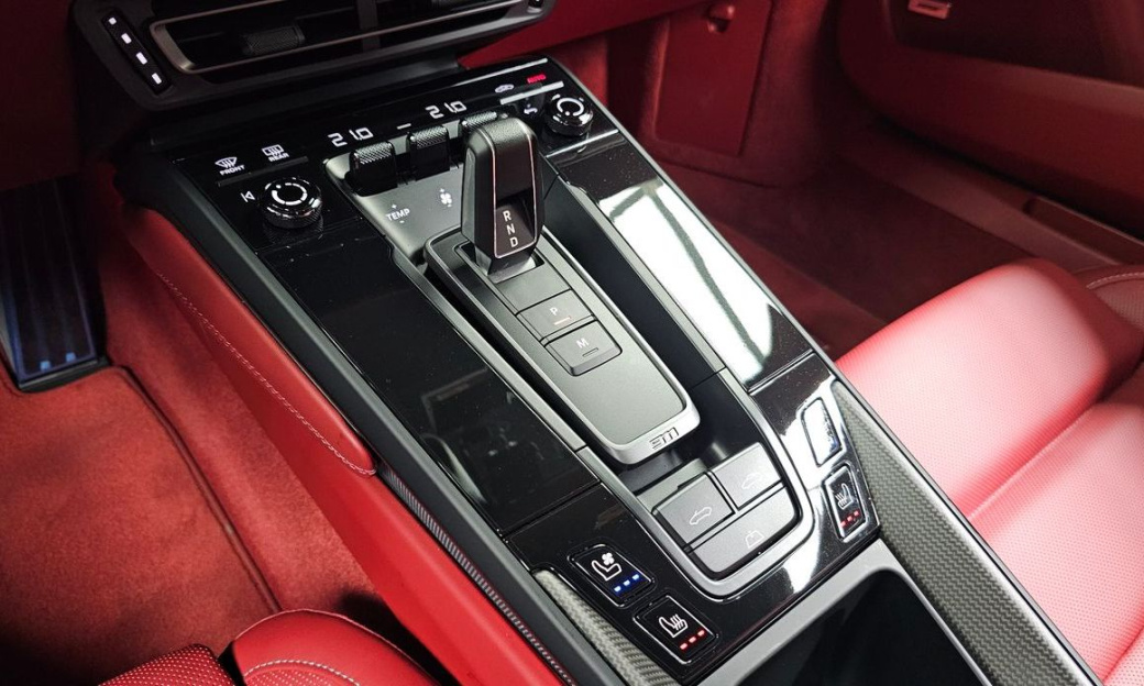 Porsche 911 Carrera 4 GTS Cabriolet, 2023