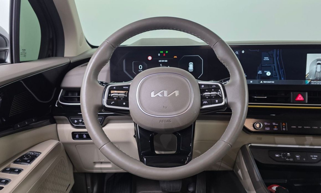 Kia Carnival 9-Seater Hi Limousine, 2025