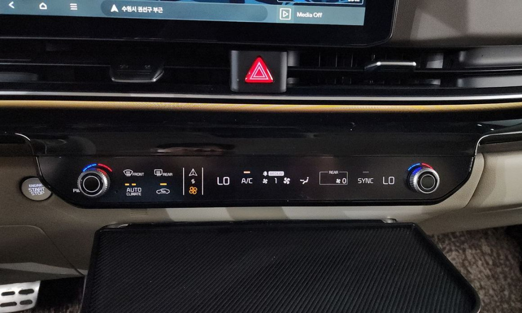 Kia Carnival 9-Seater Gravity, 2025