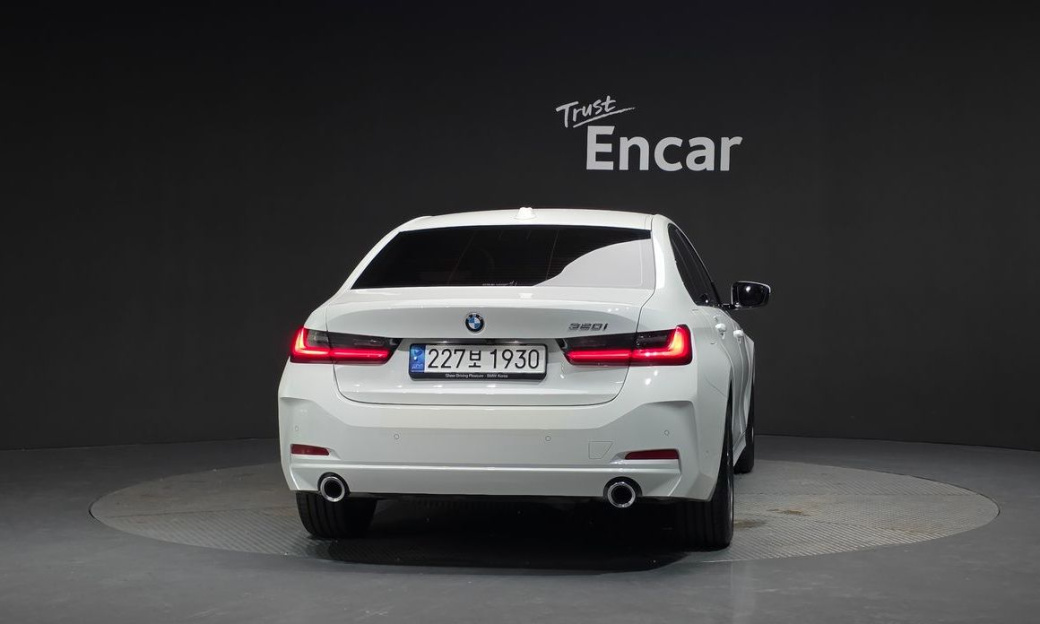 BMW 3-Series 320i, 2023