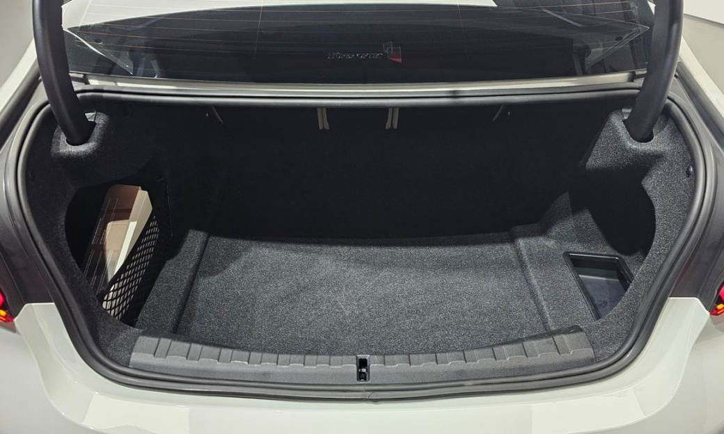 BMW 3-Series 320i M Sport, 2024