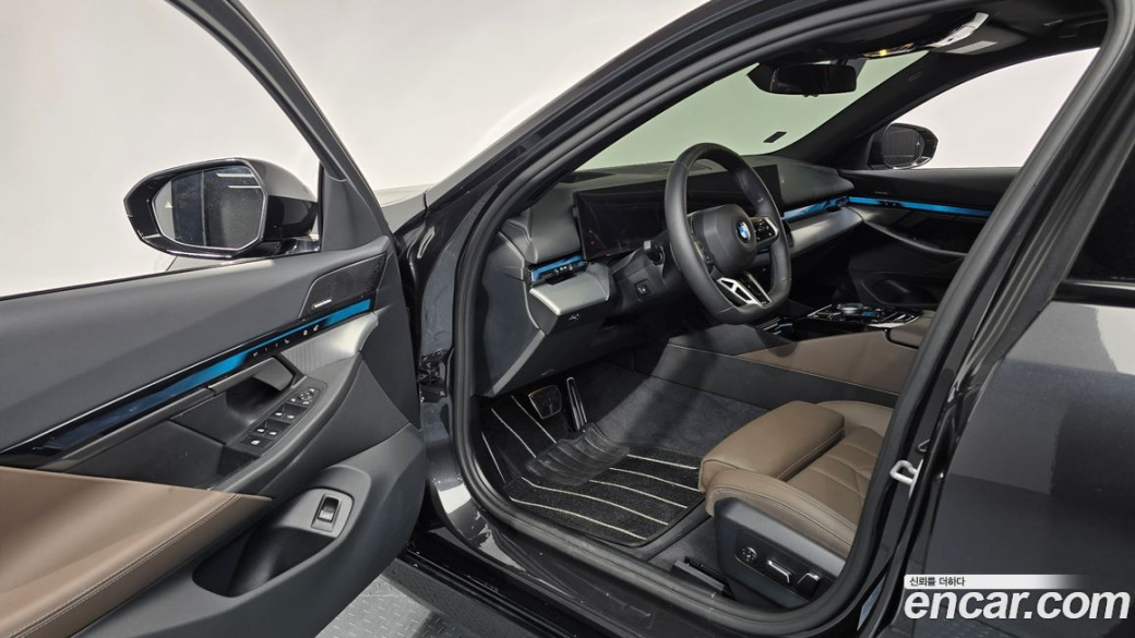 BMW 5-Series 520i M Sport, 2025