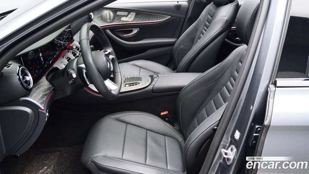 Mercedes-Benz E-Class E350 4MATIC AMG Line, 2023