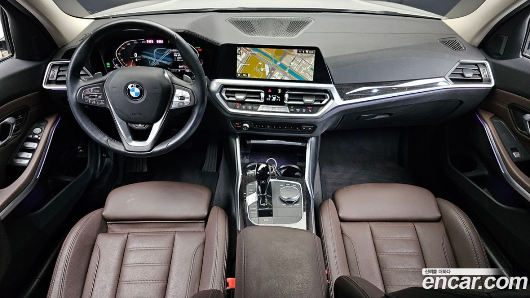 BMW 3-Series 320i Luxury, 2022