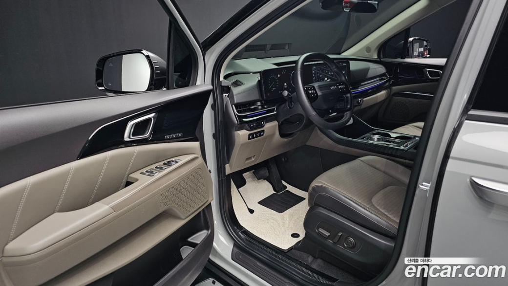 Kia Carnival 9-Seater Gravity, 2025