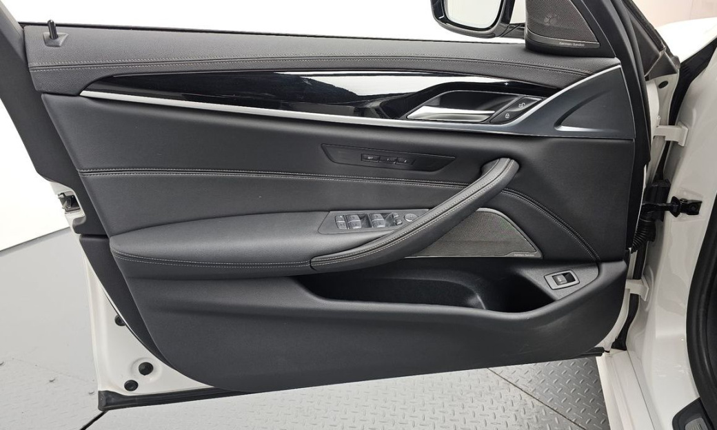BMW 5-Series 530i xDrive M Sport Package, 2022