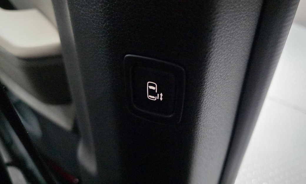 Kia Carnival 9-Seater Prestige, 2025