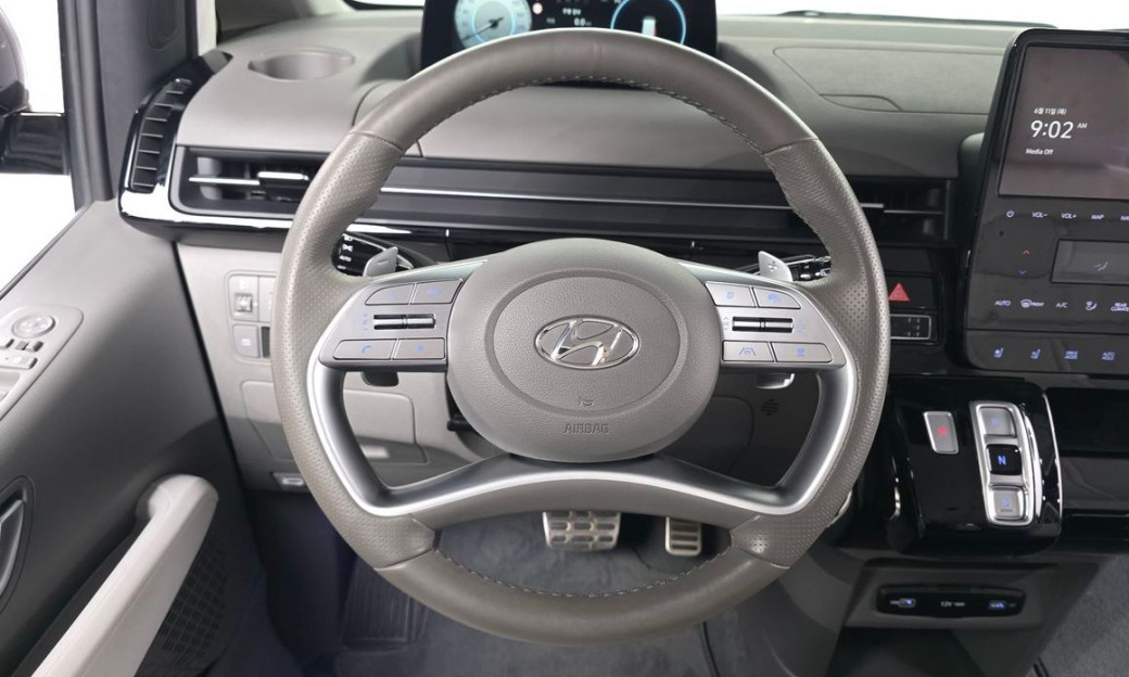 Hyundai Staria 4WD Lounge 7-Seater, 2024