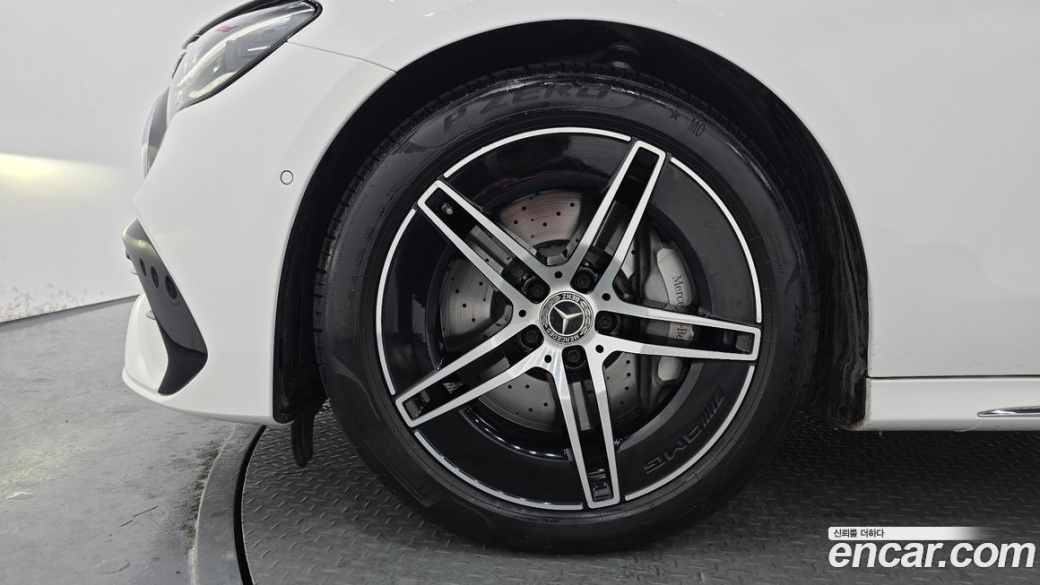 Mercedes-Benz E-Class E300 4MATIC AMG Line, 2025