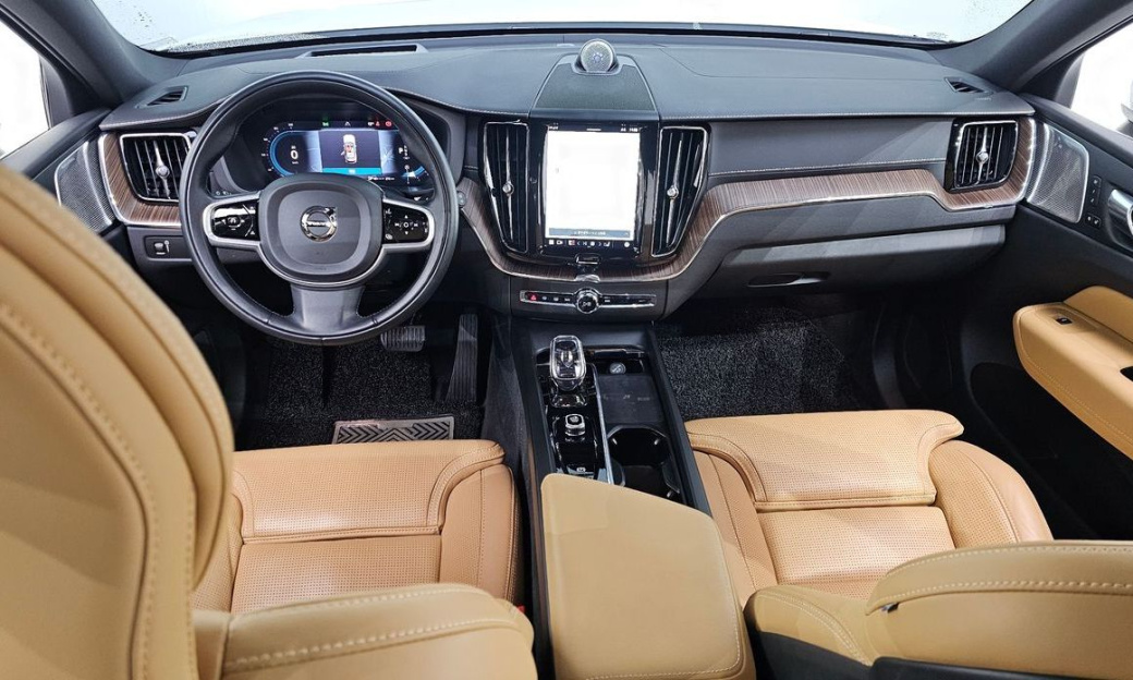 Volvo XC60 B5 Inscription, 2022