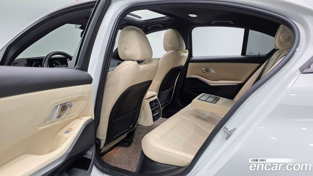 BMW 3-Series 320i M Sport, 2023