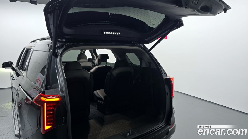 Kia Carnival 9-Seater Gravity, 2025