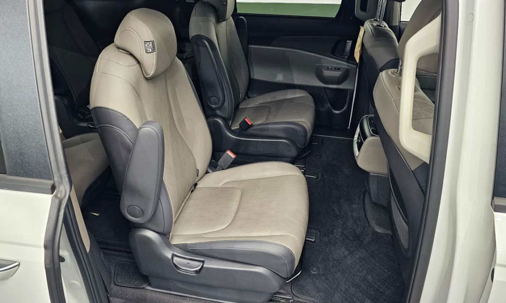 Kia Carnival 9-Seater Prestige, 2025