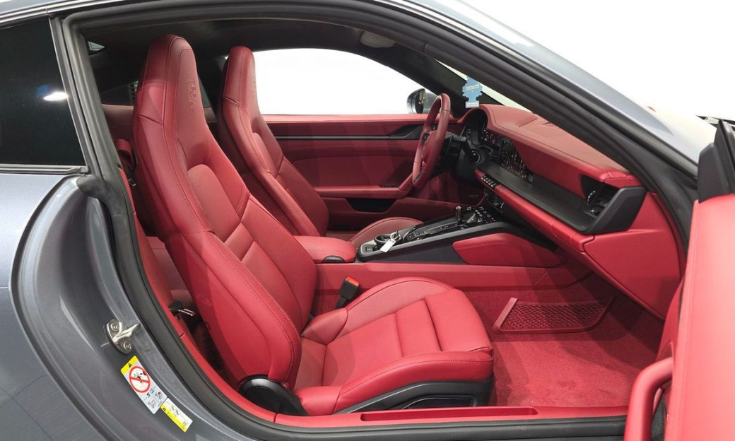Porsche 911 Carrera GTS, 2025