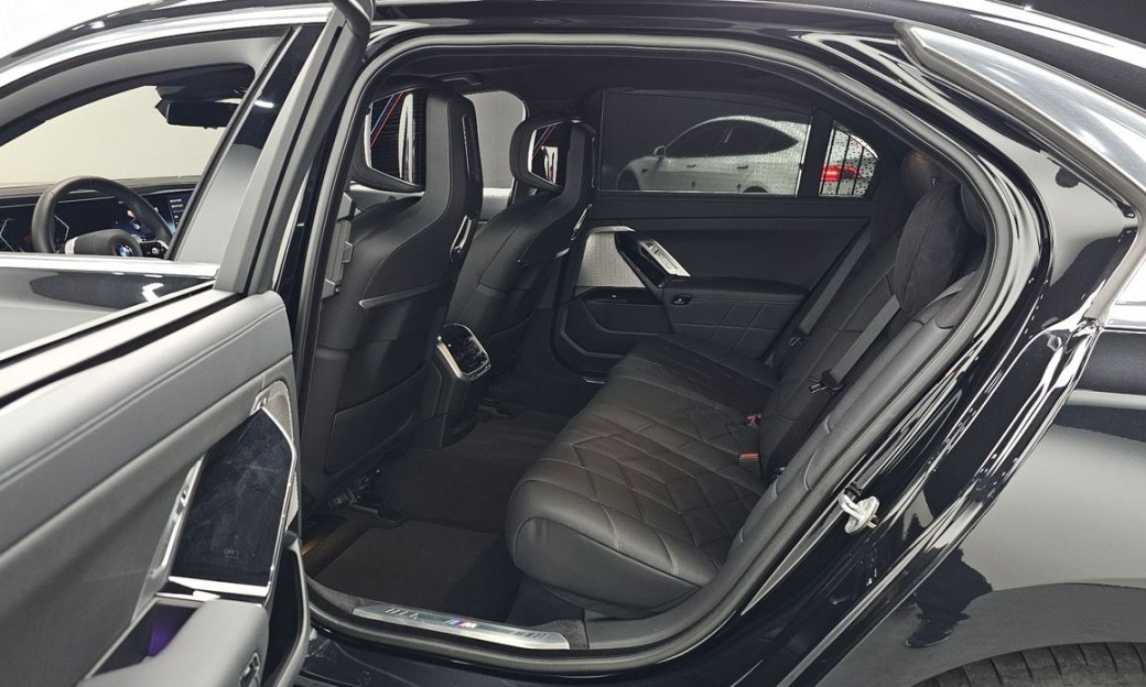 BMW 7-Series 740d xDrive M Sport, 2025